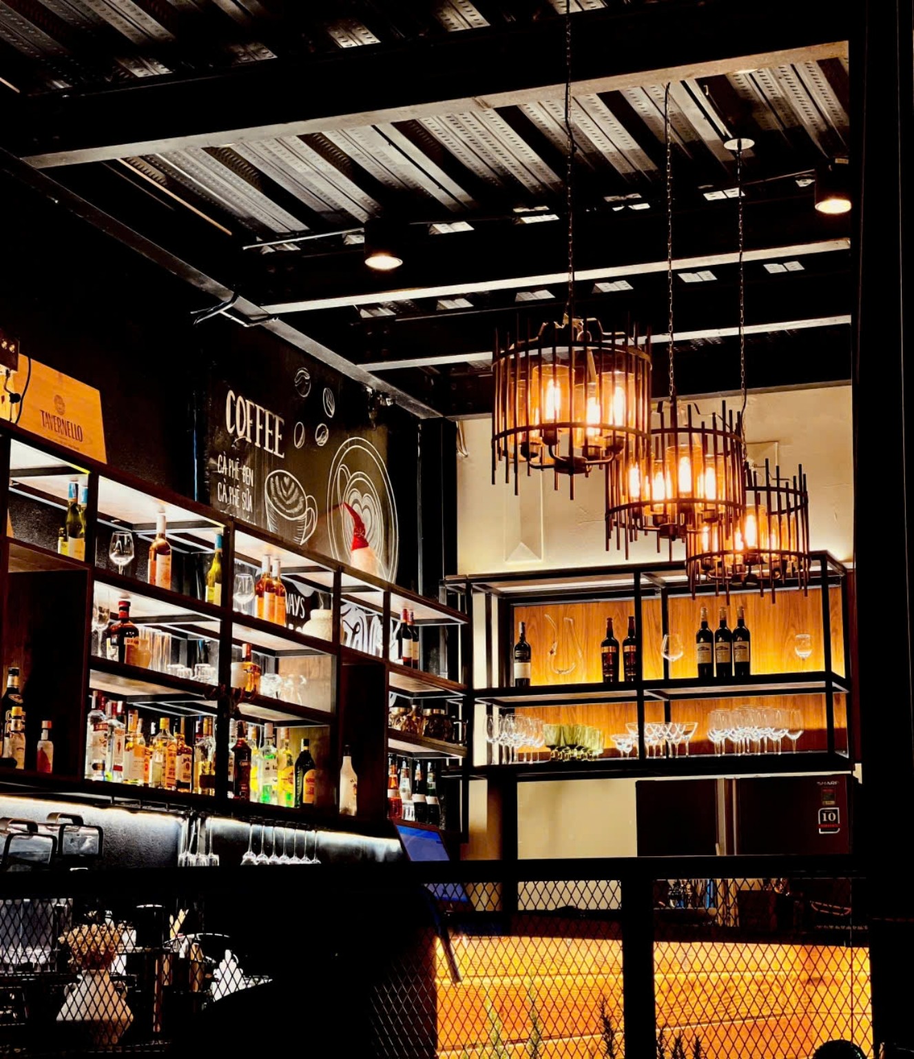 The bar at Hayan